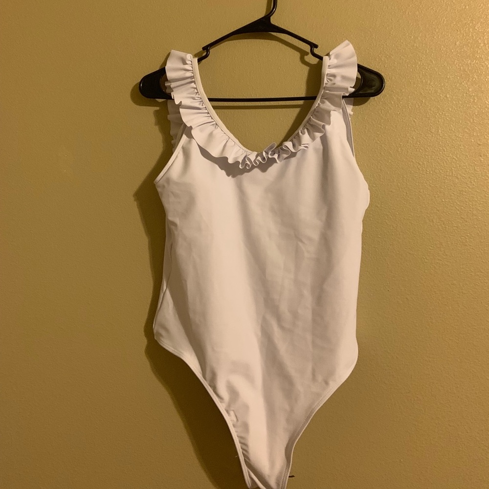 🆕 NWOT White one piece swimsuit